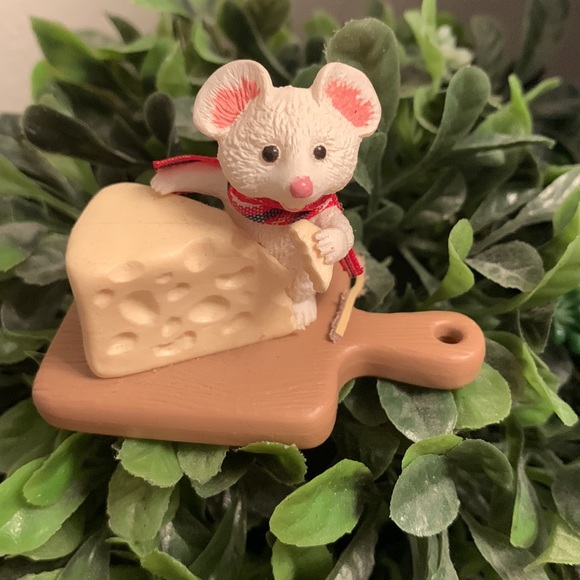 Hallmark KEEPSAKE Ornament MERRY SWISS MOUSE 1992 in Original Box - Picture 2 of 7